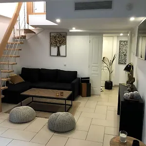 https://10-rue-de-la-rampe.fr-provencehotel.com